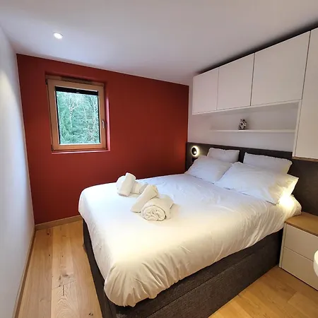 Lumineux 3* Avec Terrasse, 2 Chambres, Proche Centre Et Pistes, Garage Inclus - Fr-1-598-163